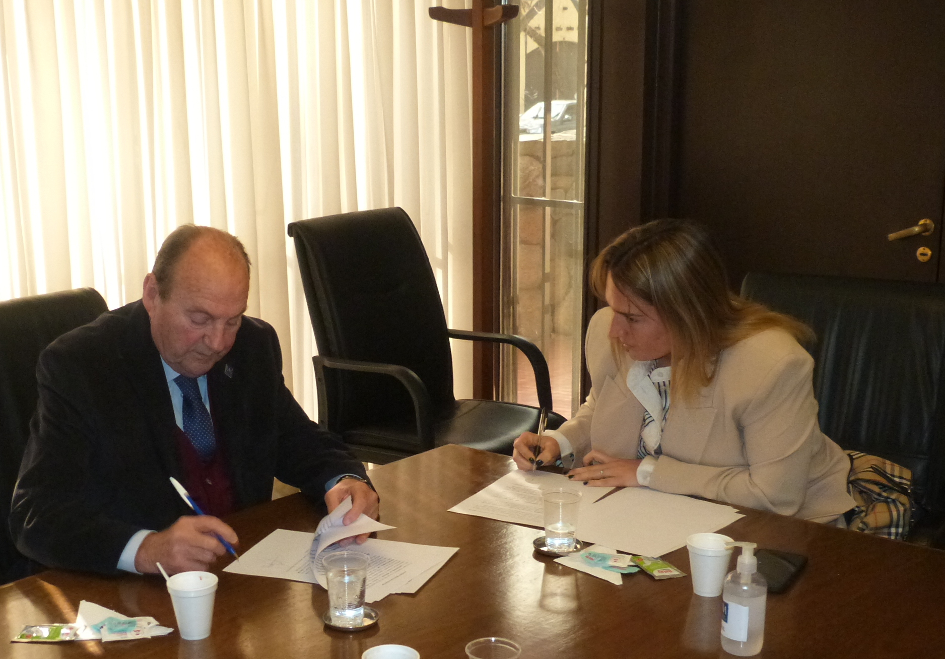Firma de convenio entre la Universidad de Mendoza y SERCOM Contact ...