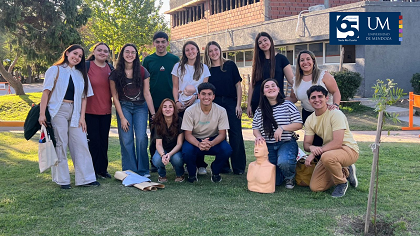 “Salvemos vidas”: estudiantes de Kinesiología enseñaron RCP y primeros auxilios a niños del Jockey Club