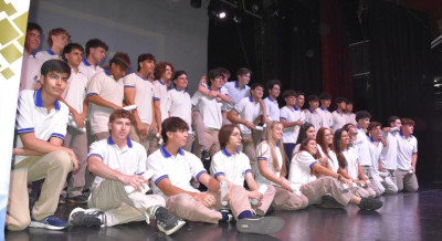 “Que sus alas los lleven a lugares increíbles y que su vuelo esté lleno de éxito”.