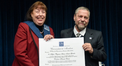 De los conflictos armados a la esperanza: Virginia Gamba recibió el Doctorado Honoris Causa de la UM